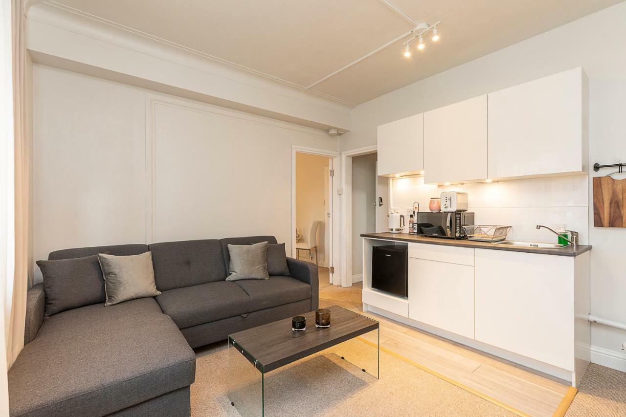 Grand Swiss Cottage Apartment ลอนดอน ภายนอก รูปภาพ